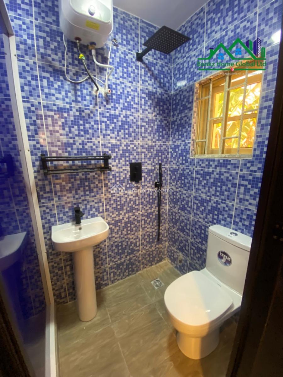 Spacious 2 Bedroom Apartment, Lekki Phase 1, Lekki, Lagos, Flat / Apartment for Rent