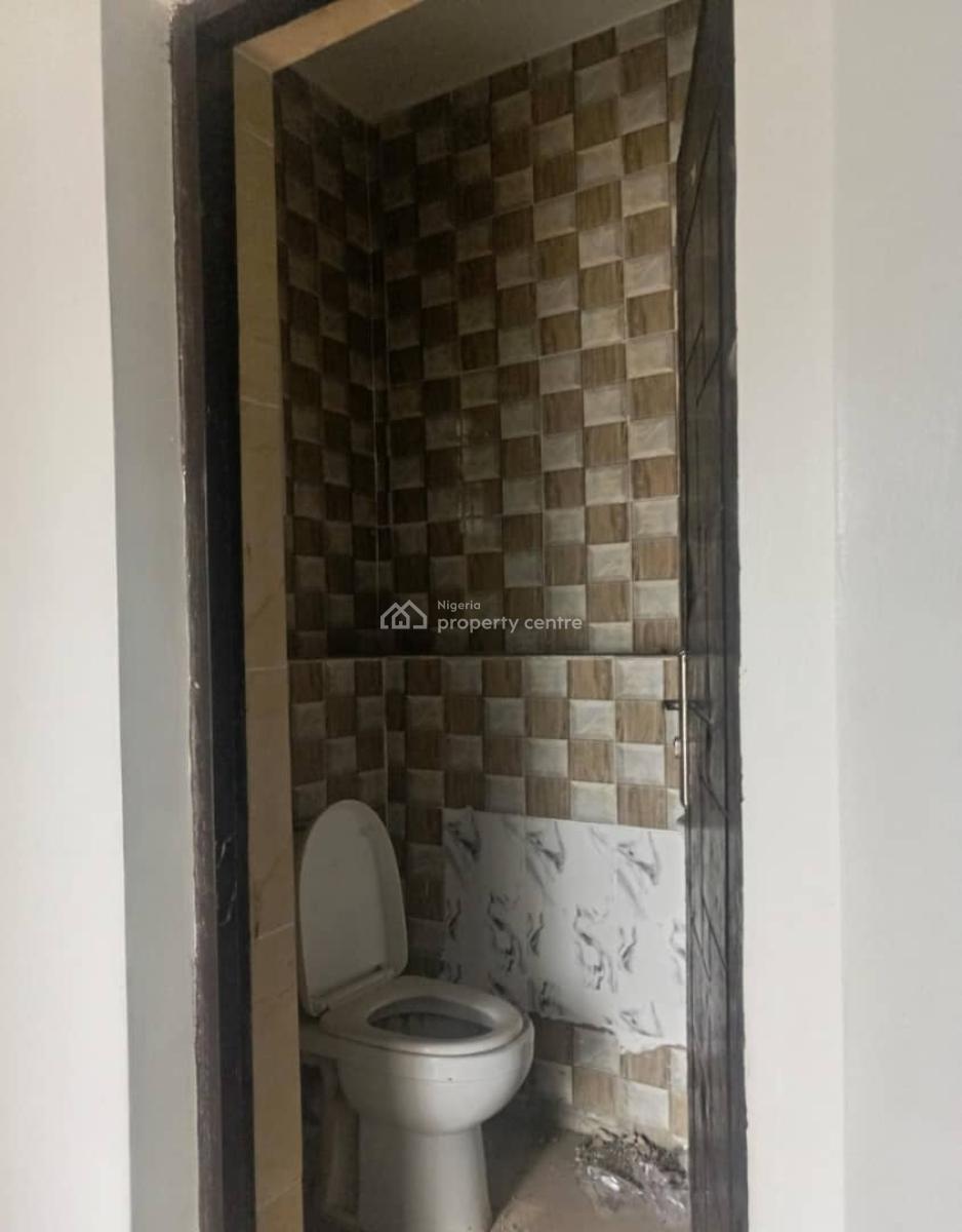 Lovely Spacious 4 Bedroom Apartment in a Secure Estate, Lekki Scheme 2, Lekki, Lagos, Flat / Apartment for Rent