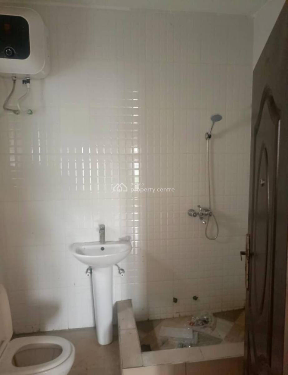 Lovely Spacious 4 Bedroom Apartment in a Secure Estate, Lekki Scheme 2, Lekki, Lagos, Flat / Apartment for Rent