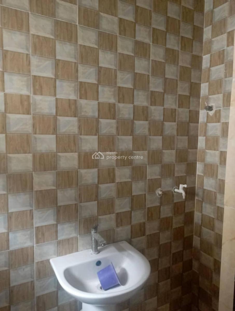 Lovely Spacious 4 Bedroom Apartment in a Secure Estate, Lekki Scheme 2, Lekki, Lagos, Flat / Apartment for Rent