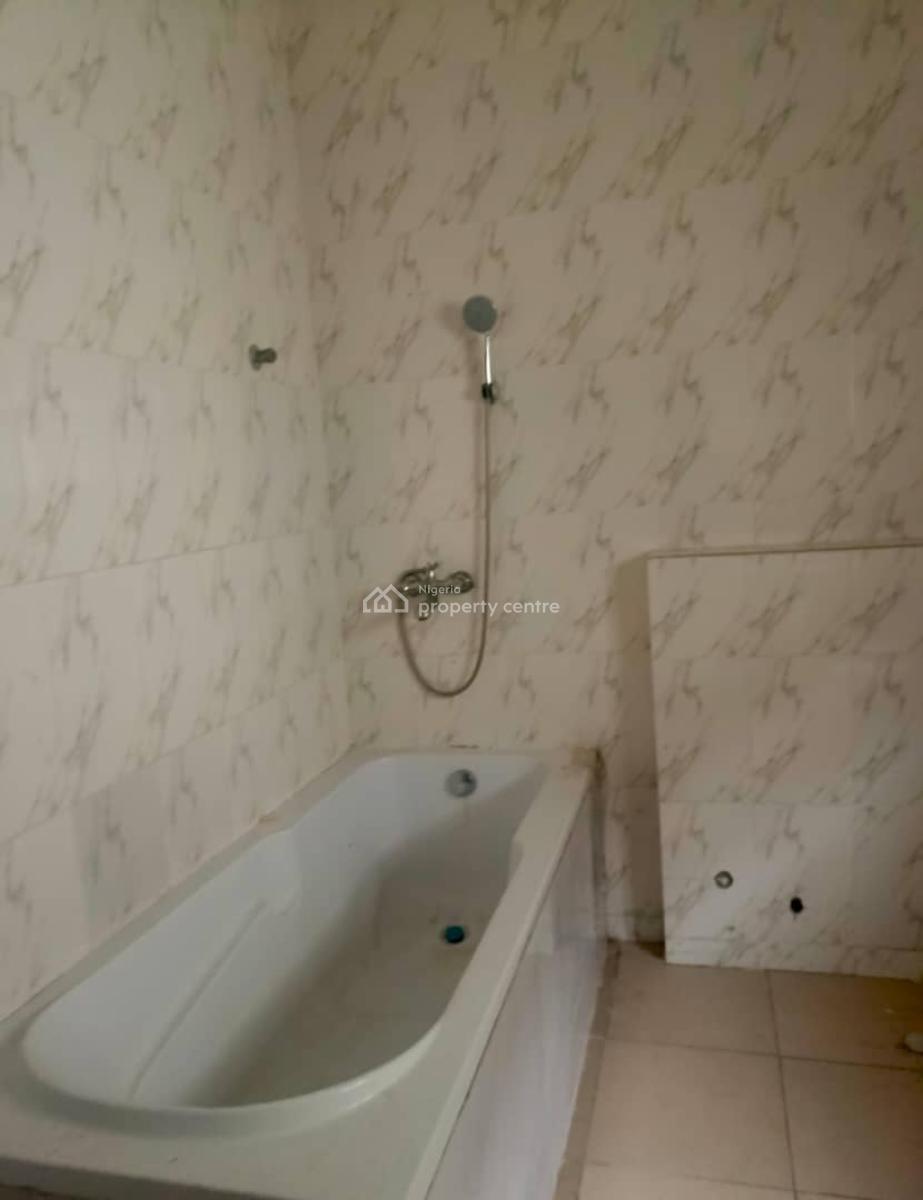 Lovely Spacious 4 Bedroom Apartment in a Secure Estate, Lekki Scheme 2, Lekki, Lagos, Flat / Apartment for Rent