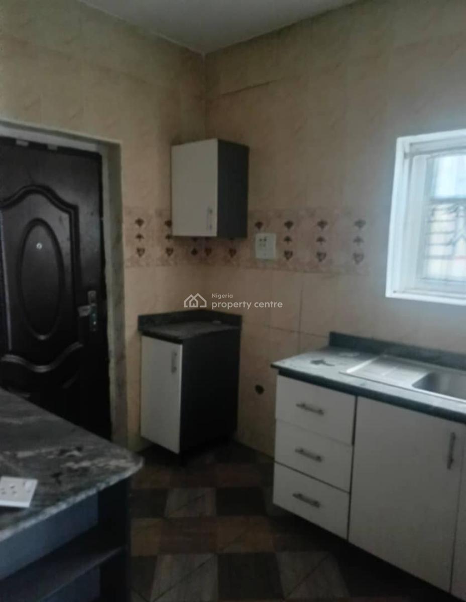 Lovely Spacious 4 Bedroom Apartment in a Secure Estate, Lekki Scheme 2, Lekki, Lagos, Flat / Apartment for Rent