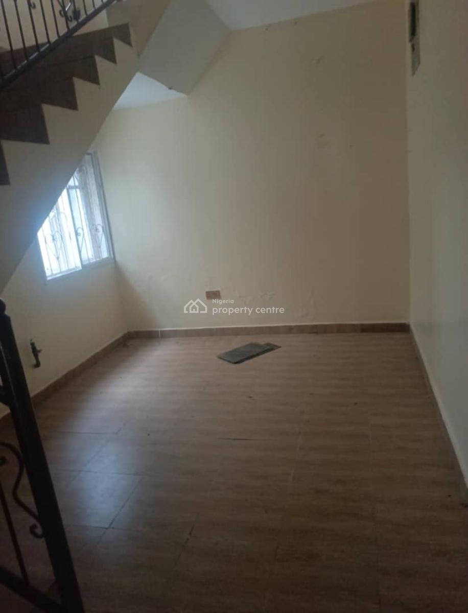 Lovely Spacious 4 Bedroom Apartment in a Secure Estate, Lekki Scheme 2, Lekki, Lagos, Flat / Apartment for Rent