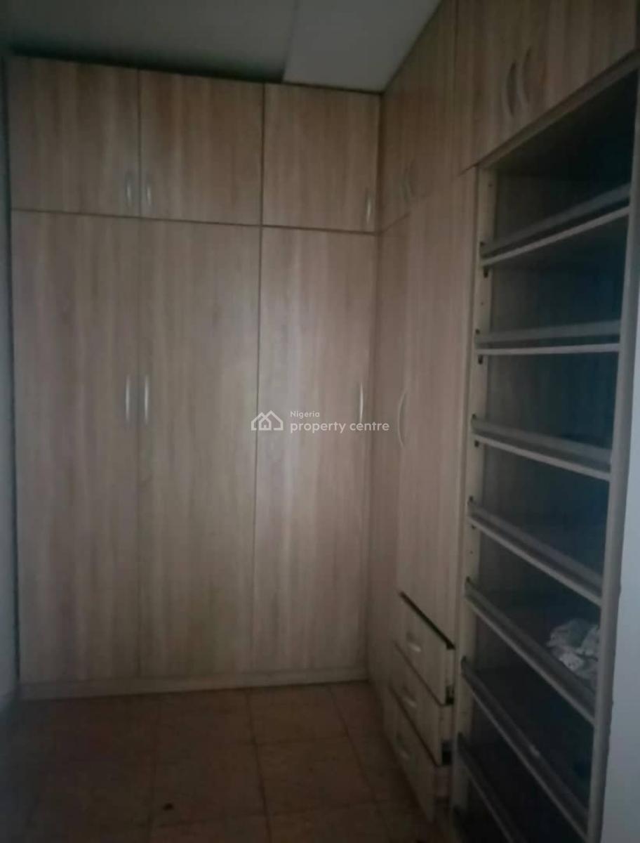 Lovely Spacious 4 Bedroom Apartment in a Secure Estate, Lekki Scheme 2, Lekki, Lagos, Flat / Apartment for Rent