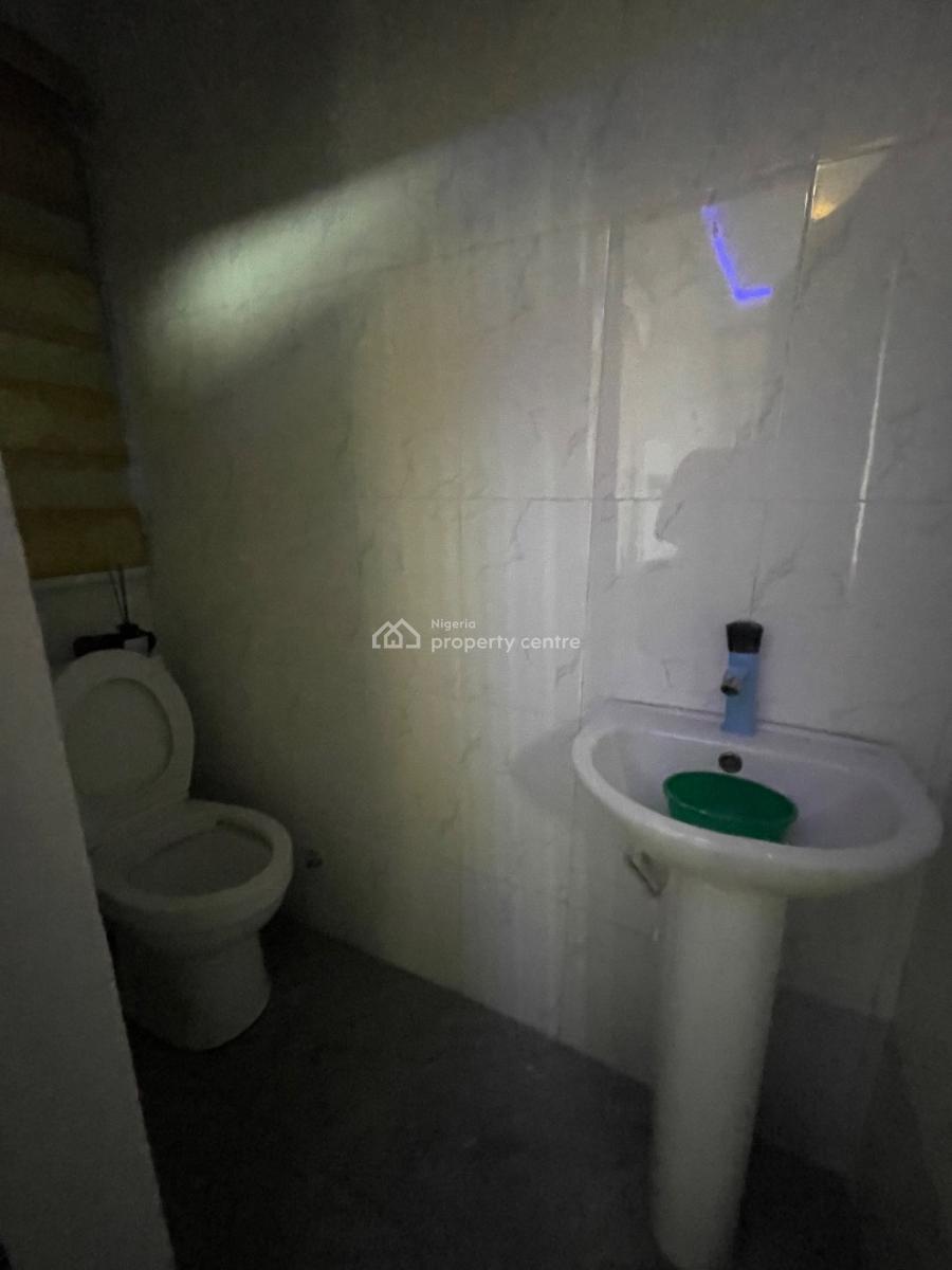 Luxury 2 Bedrooms Flat, Alagomeji, Yaba, Lagos, Flat / Apartment for Sale