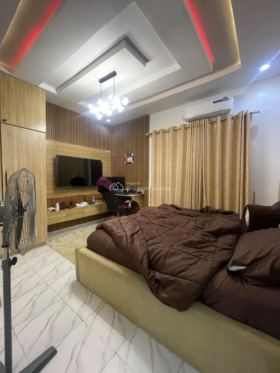 Luxury 2 Bedrooms Flat, Alagomeji, Yaba, Lagos, Flat / Apartment for Sale