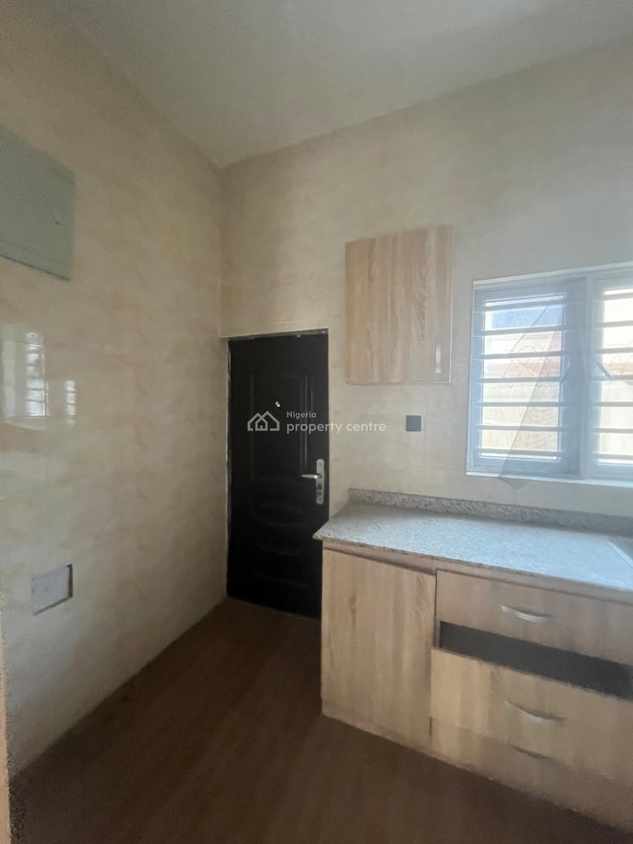 Luxury 3 Bedroom Flat Ground Floor, Mobil Road Ilaje, Ajah, Lagos, Flat / Apartment for Rent