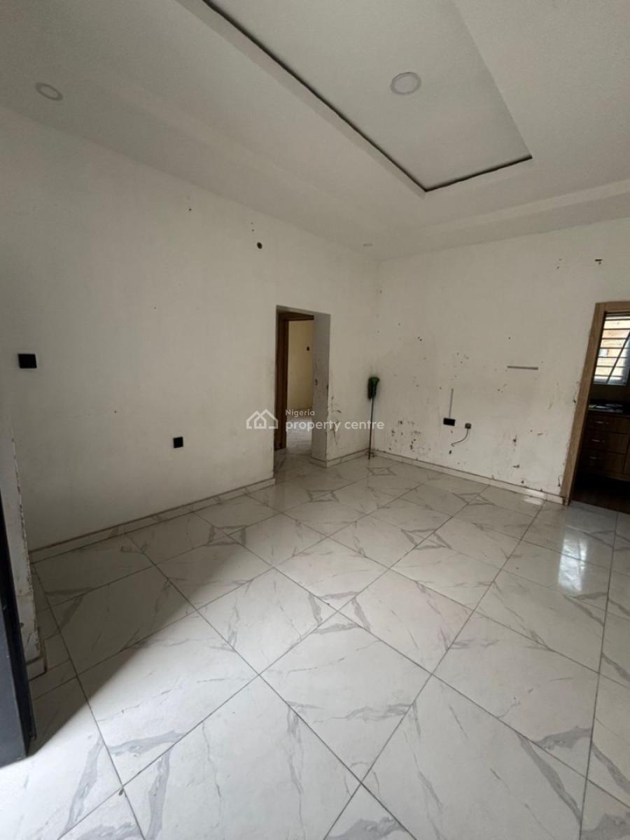 Luxury 3 Bedroom Flat Ground Floor, Mobil Road Ilaje, Ajah, Lagos, Flat / Apartment for Rent