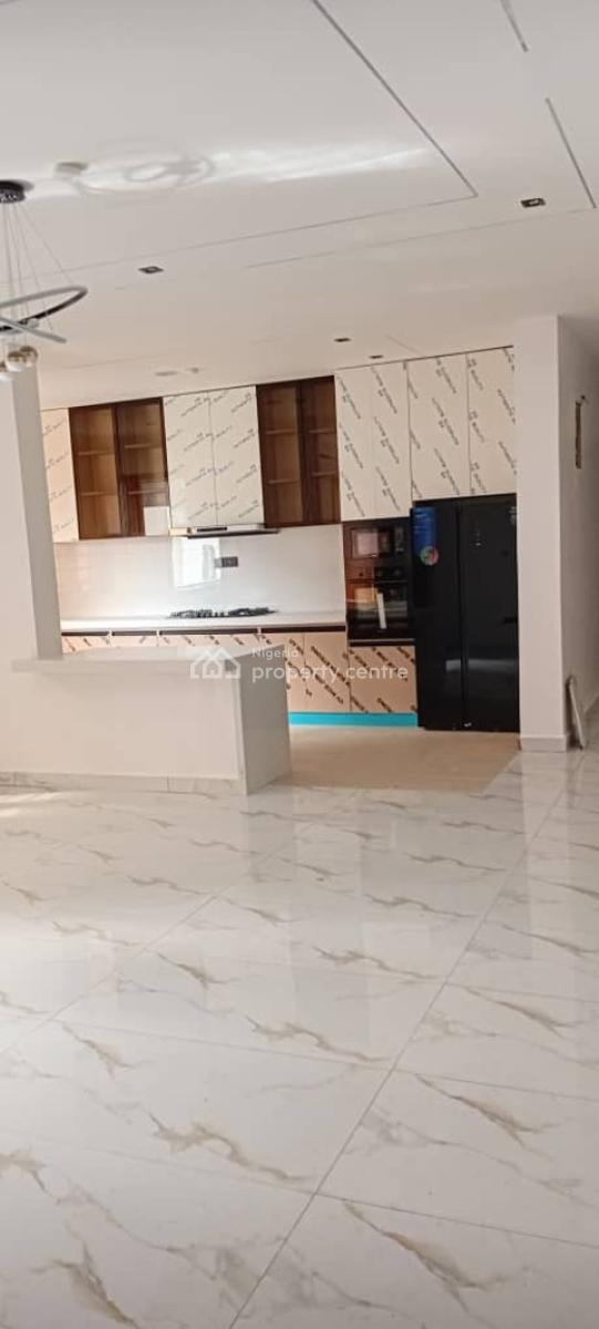 2 Bedroom Apartment: Fully Furnished with Fully Fitted Kitchen, Cluster 5c Galadima St, Brownstone Estate, Ikate, Lekki, Lagos, Block of Flats for Sale