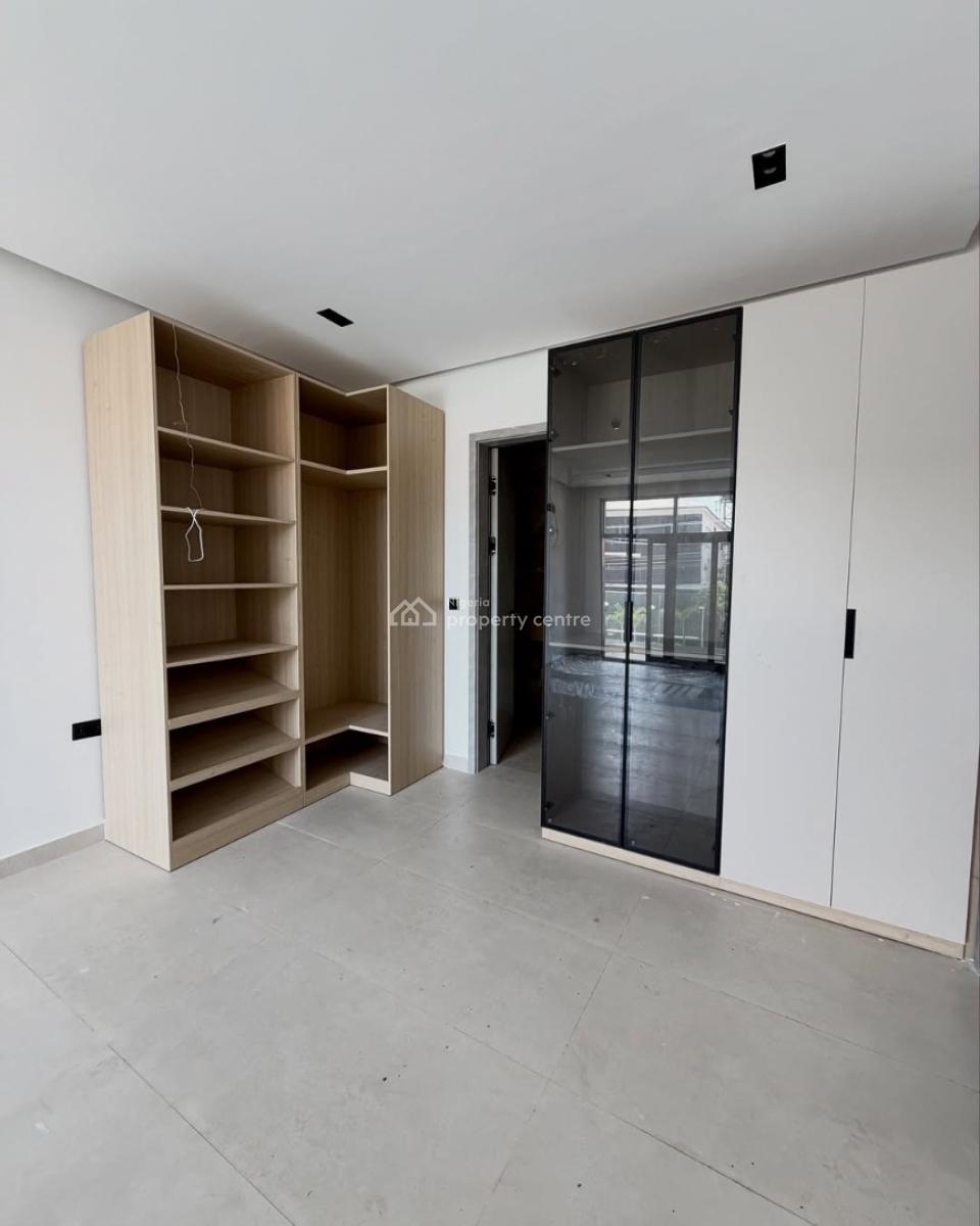 Three Bedroom Apartment, Lekki Phase 1, Lekki, Lagos, Block of Flats for Sale