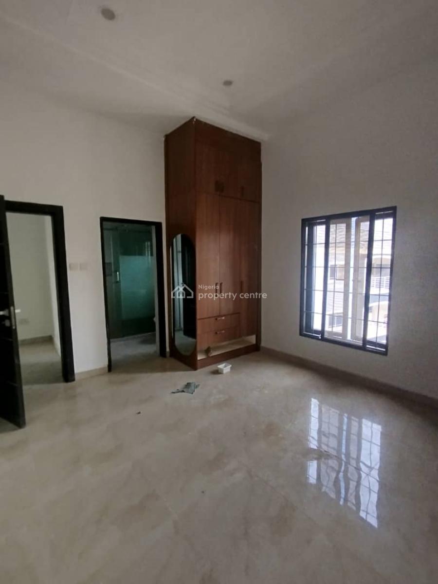 Lovely 3 Bedrooms Apartment on The Last Floor, Jahi, Abuja, Flat / Apartment for Rent
