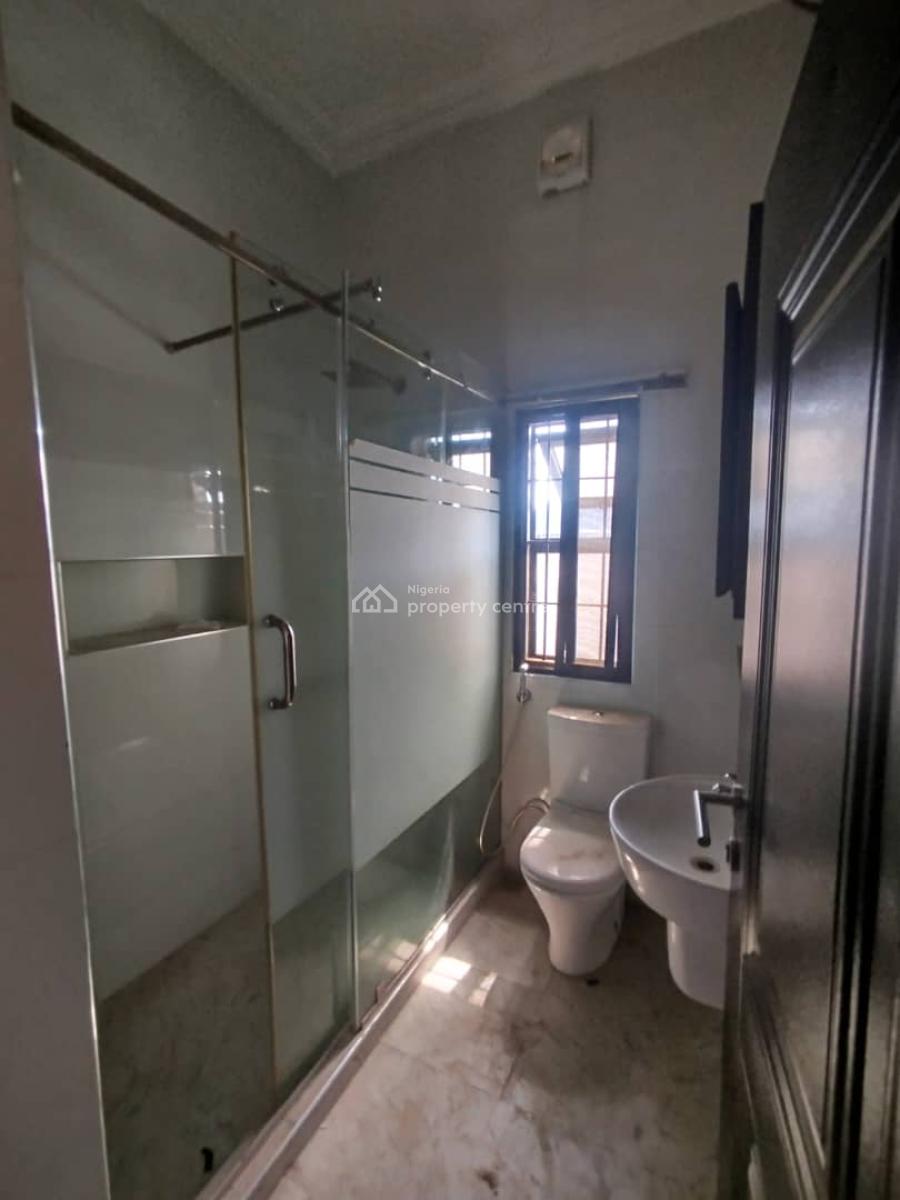 Lovely 3 Bedrooms Apartment on The Last Floor, Jahi, Abuja, Flat / Apartment for Rent