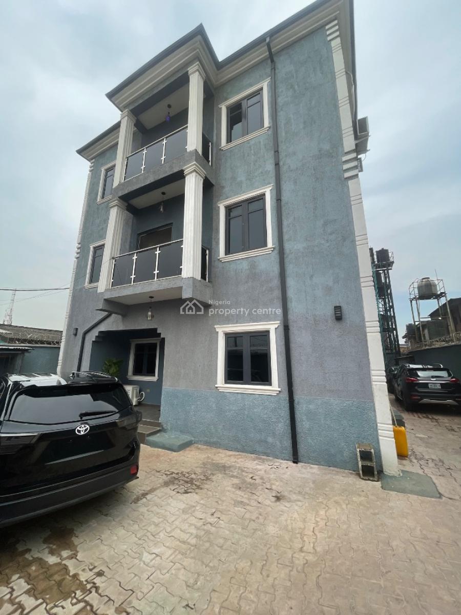 2 Bedrooms with All Rooms Ensuite, Gbagada, Lagos, Flat / Apartment for Rent
