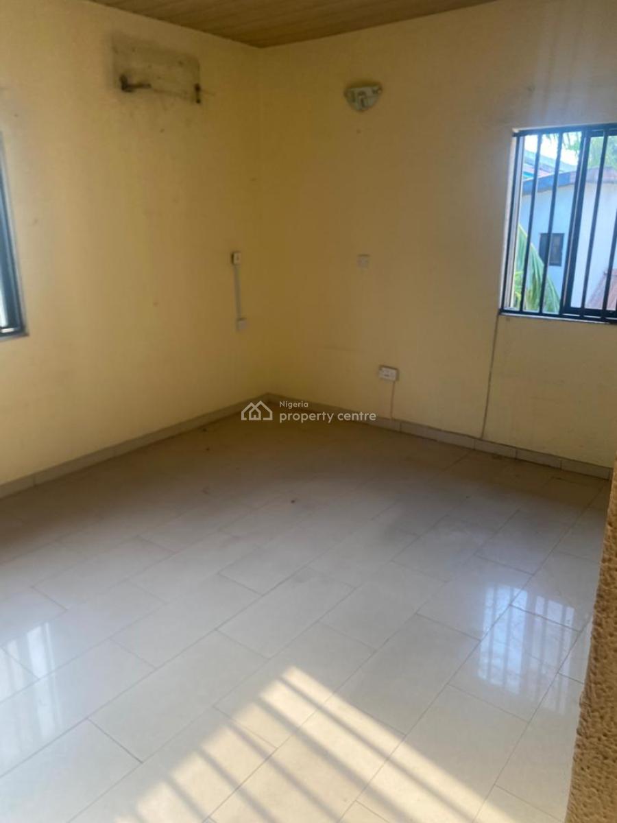 Spacious 7 Bedrooms Semi-detached Duplex with 1 Room (lease) Bq, Lekki Phase 1, Lekki, Lagos, Office Space for Rent