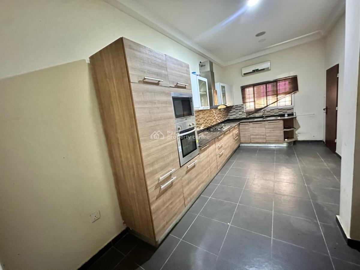 Serviced 4 Bedroom Terraced, Lekki Phase 1, Lekki, Lagos, Flat / Apartment for Rent