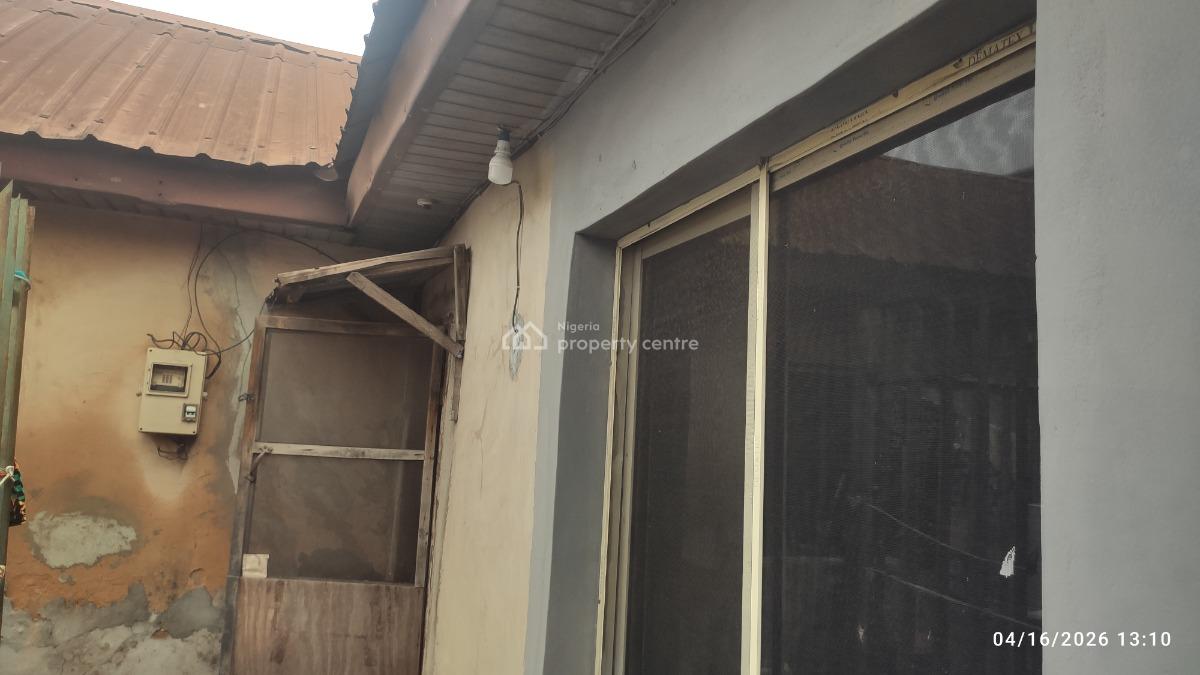 Spacious Room Self Contained, Makoko, Yaba, Lagos, Self Contain (single Rooms) for Rent