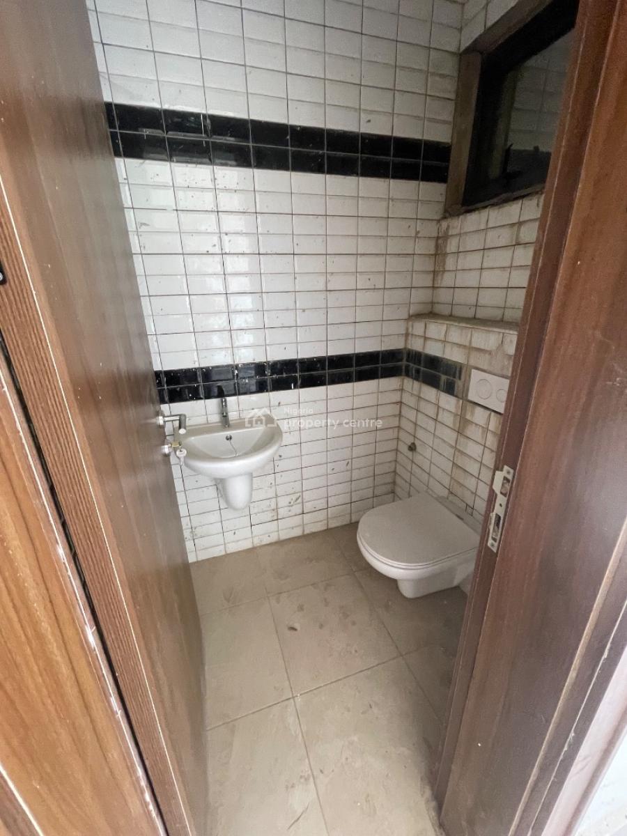 Strategic 40sqm Shop/office Space, Wuse, Abuja, Plaza / Complex / Mall for Rent