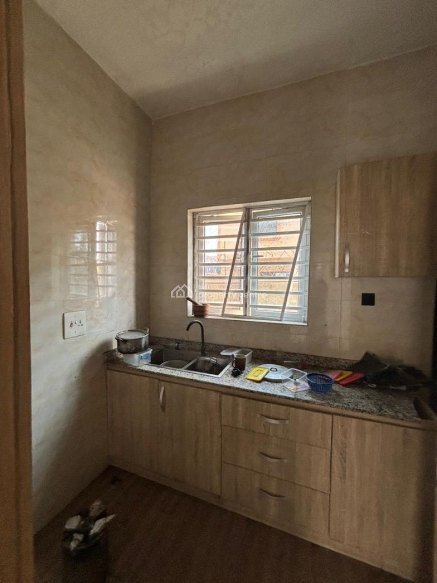 Luxury Nice 3 Bedroom Flat Downstairs, Mobil Road Ilaje, Ajah, Lagos, Flat / Apartment for Rent