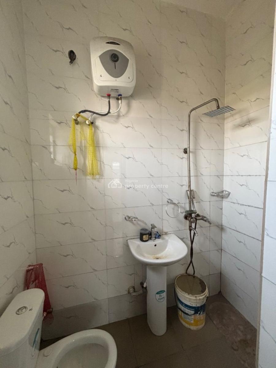 Luxury Nice 3 Bedroom Flat Downstairs, Mobil Road Ilaje, Ajah, Lagos, Flat / Apartment for Rent