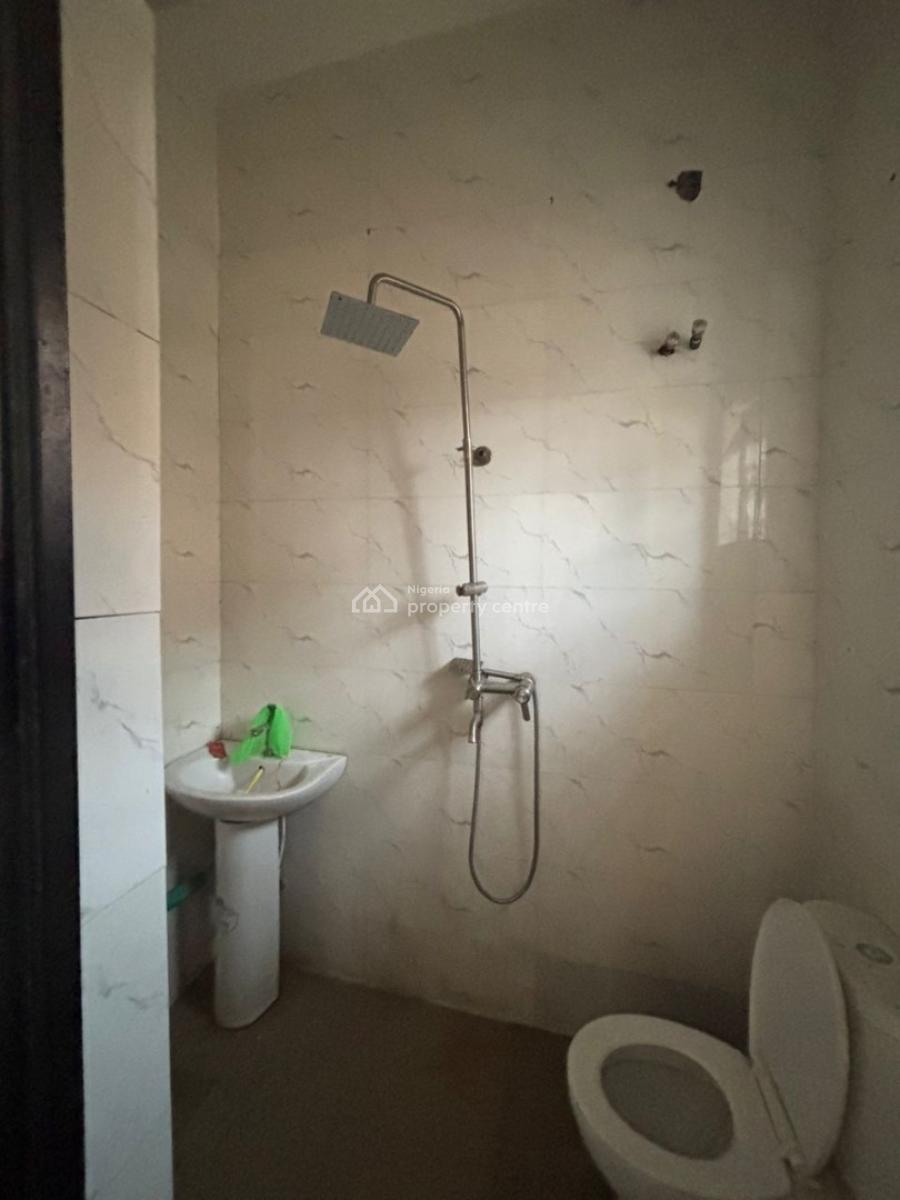 Luxury Nice 3 Bedroom Flat Downstairs, Mobil Road Ilaje, Ajah, Lagos, Flat / Apartment for Rent