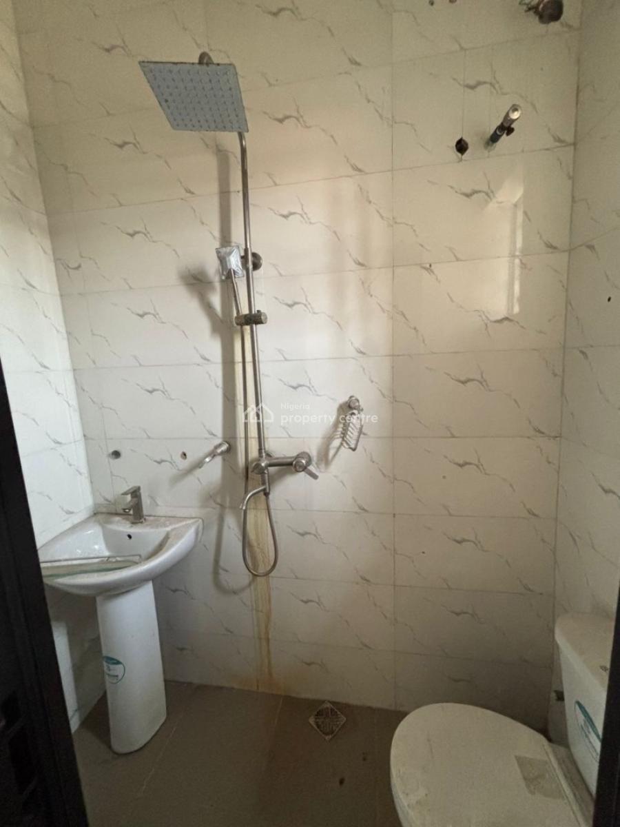 Luxury Nice 3 Bedroom Flat Downstairs, Mobil Road Ilaje, Ajah, Lagos, Flat / Apartment for Rent