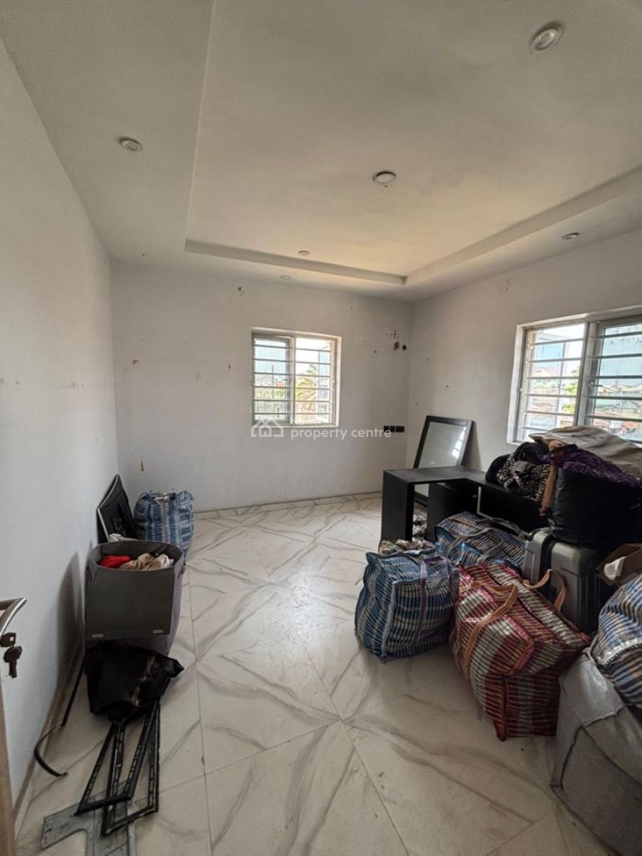 Luxury Nice 3 Bedroom Flat Downstairs, Mobil Road Ilaje, Ajah, Lagos, Flat / Apartment for Rent