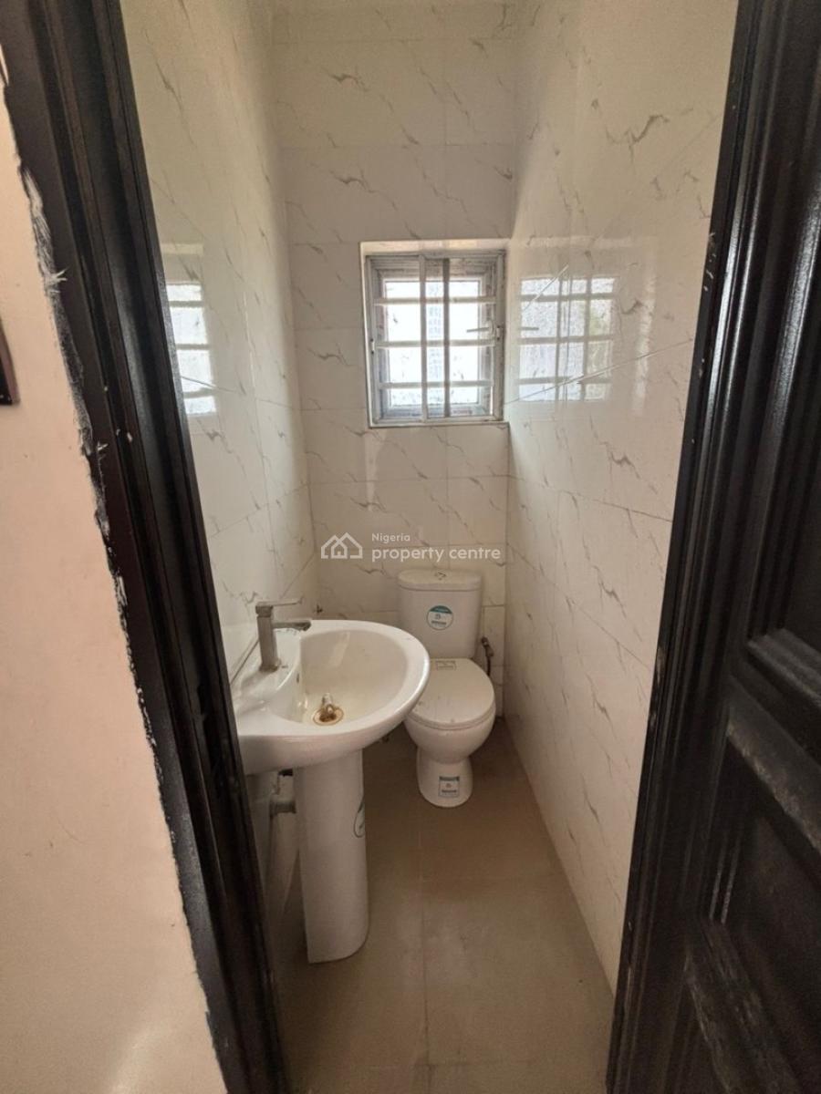 Luxury Nice 3 Bedroom Flat Downstairs, Mobil Road Ilaje, Ajah, Lagos, Flat / Apartment for Rent