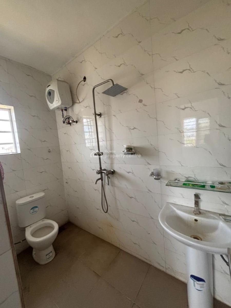 Luxury Nice 3 Bedroom Flat Downstairs, Mobil Road Ilaje, Ajah, Lagos, Flat / Apartment for Rent