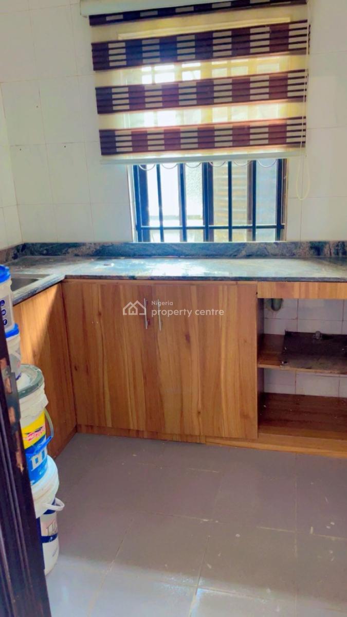 Luxury Room Self Contain Apartment, in The Heart of Lekki Please 1, Lekki Phase 1, Lekki, Lagos, Flat / Apartment for Rent