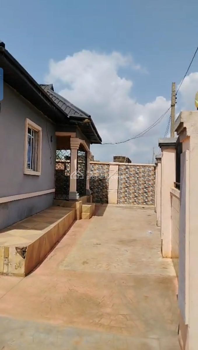 Semi Direct Brief, By Shaka Poly, Eyean Community, Off Egba Community, Off Benin Auchi., Ikpoba Okha, Edo, Block of Flats for Sale