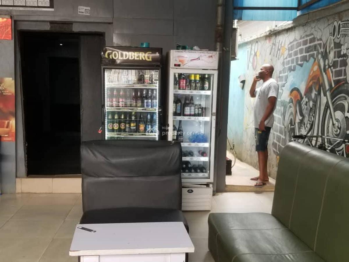 Well Built Lounge with 5 Rooms, Governors Road, Ikotun, Lagos, Hotel / Guest House for Sale