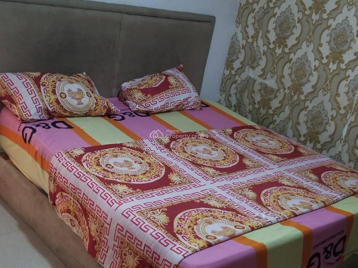 Well Built Lounge with 5 Rooms, Governors Road, Ikotun, Lagos, Hotel / Guest House for Sale