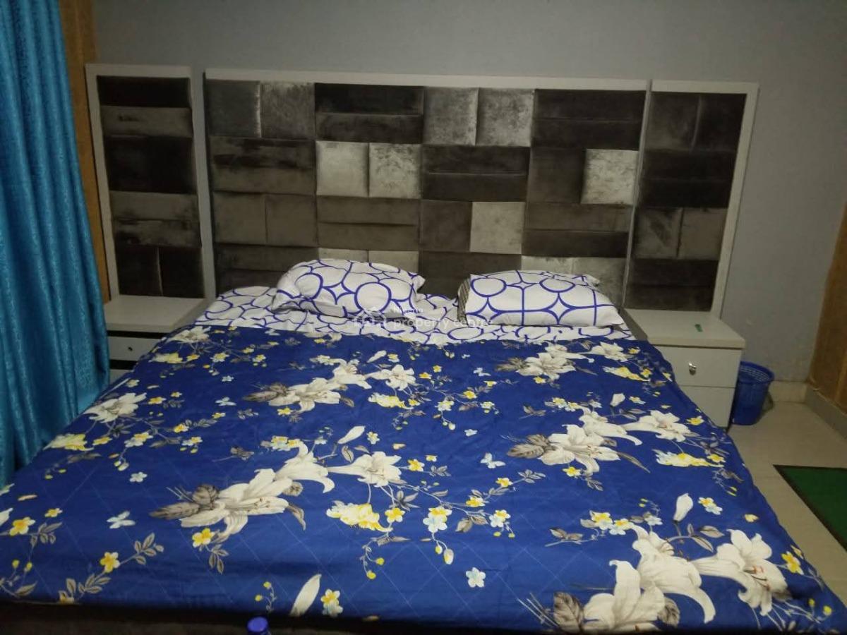 Well Built Lounge with 5 Rooms, Governors Road, Ikotun, Lagos, Hotel / Guest House for Sale