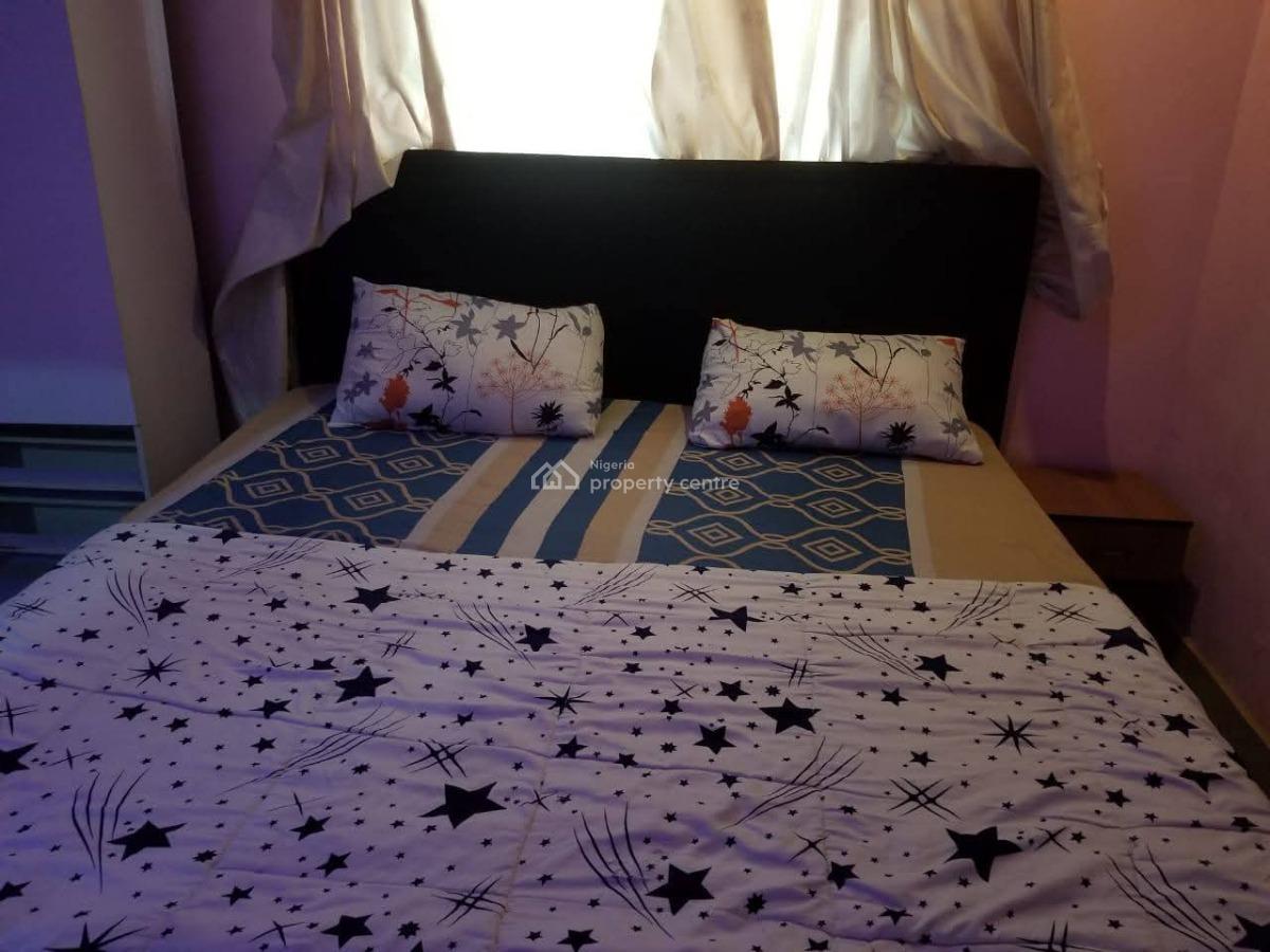 Well Built Lounge with 5 Rooms, Governors Road, Ikotun, Lagos, Hotel / Guest House for Sale