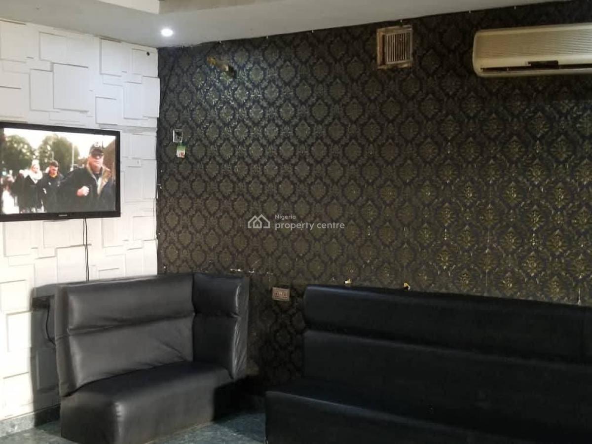 Well Built Lounge with 5 Rooms, Governors Road, Ikotun, Lagos, Hotel / Guest House for Sale