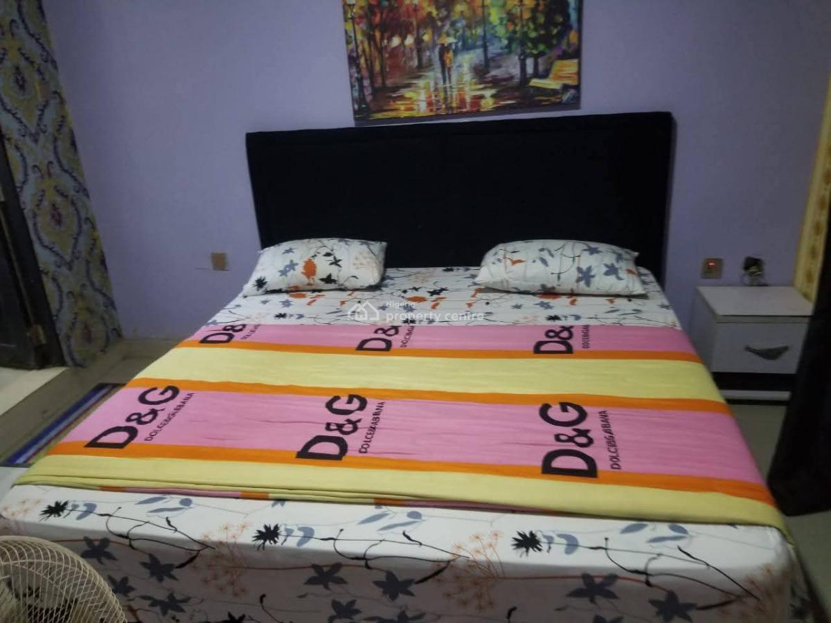 Well Built Lounge with 5 Rooms, Governors Road, Ikotun, Lagos, Hotel / Guest House for Sale