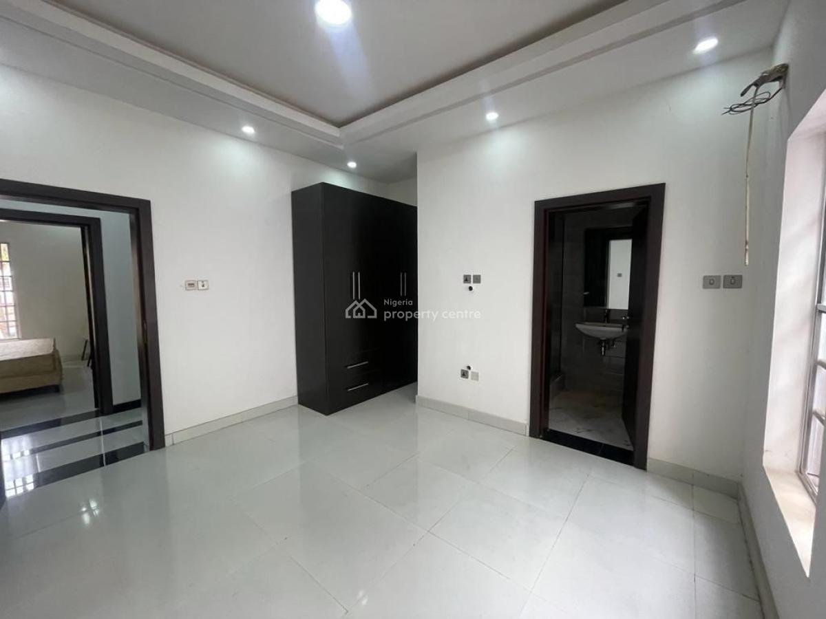 3 Bedroom Apartment with a Bq, (ground Floor), Lekki Phase 1, Lekki, Lagos, Flat / Apartment for Rent