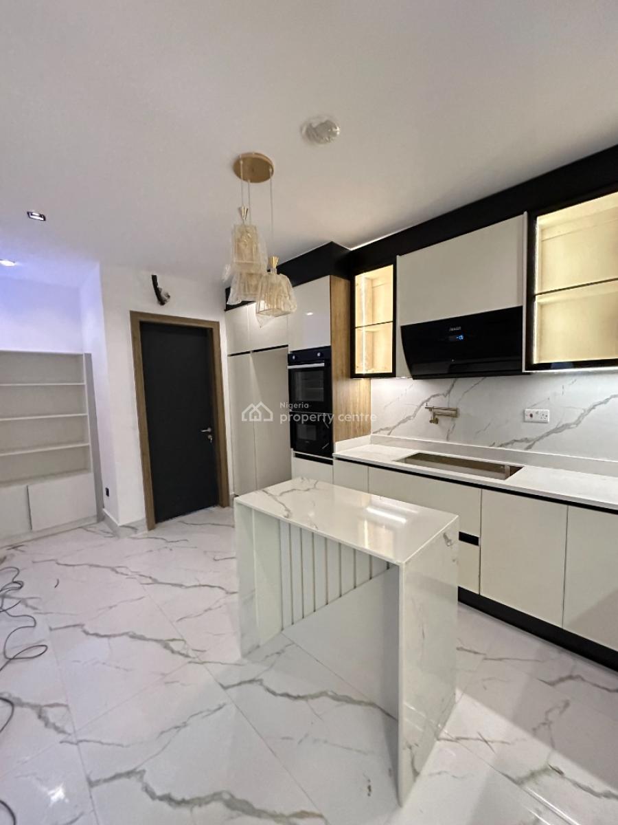 Beautiful 2 Bedroom Service Apartment with Gym & Swimming Pool, Lekki Phase 1, Lekki, Lagos, Flat / Apartment for Sale