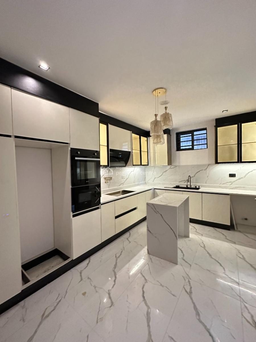 Beautiful 2 Bedroom Service Apartment with Gym & Swimming Pool, Lekki Phase 1, Lekki, Lagos, Flat / Apartment for Sale