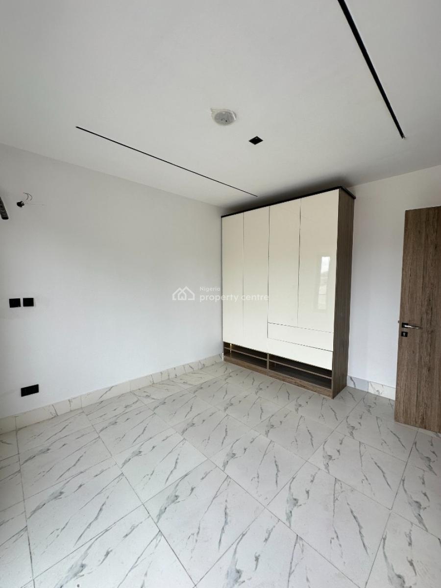 Beautiful 2 Bedroom Service Apartment with Gym & Swimming Pool, Lekki Phase 1, Lekki, Lagos, Flat / Apartment for Sale