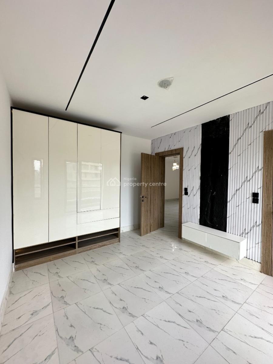 Beautiful 2 Bedroom Service Apartment with Gym & Swimming Pool, Lekki Phase 1, Lekki, Lagos, Flat / Apartment for Sale