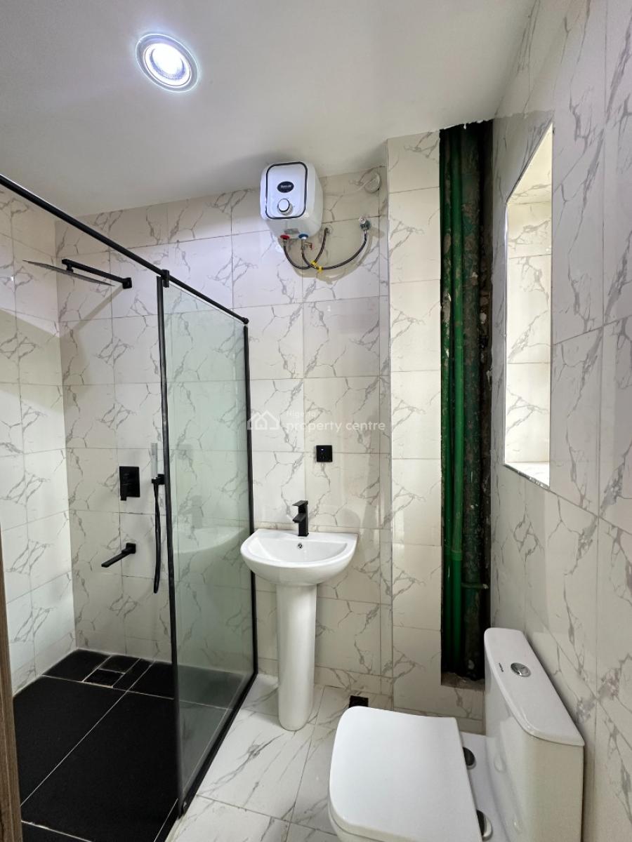 Beautiful 2 Bedroom Service Apartment with Gym & Swimming Pool, Lekki Phase 1, Lekki, Lagos, Flat / Apartment for Sale