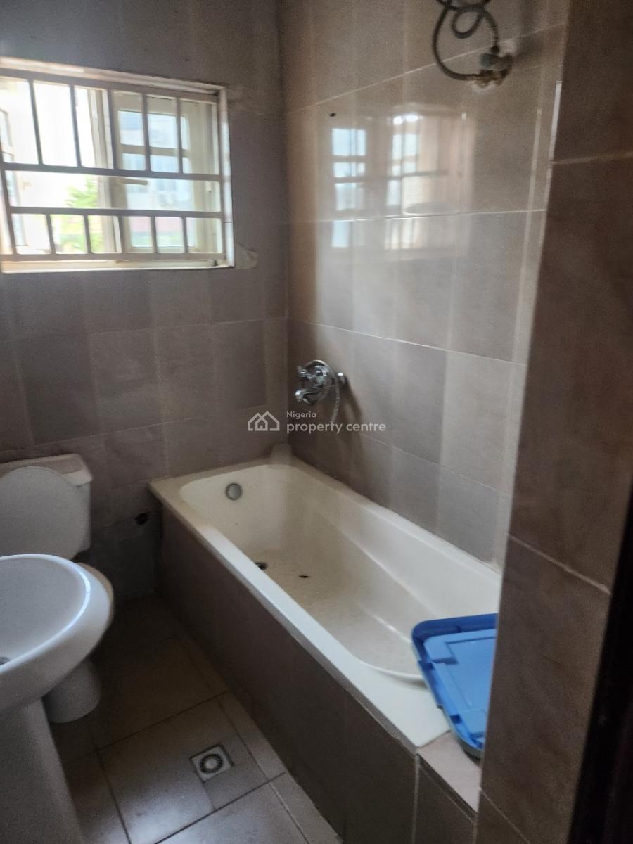 Clean Spacious 3 Bedroom Flat, Ground Floor, Tarred Rd, Wuye Main(tarred Road, Wuye, Abuja, Flat / Apartment for Rent