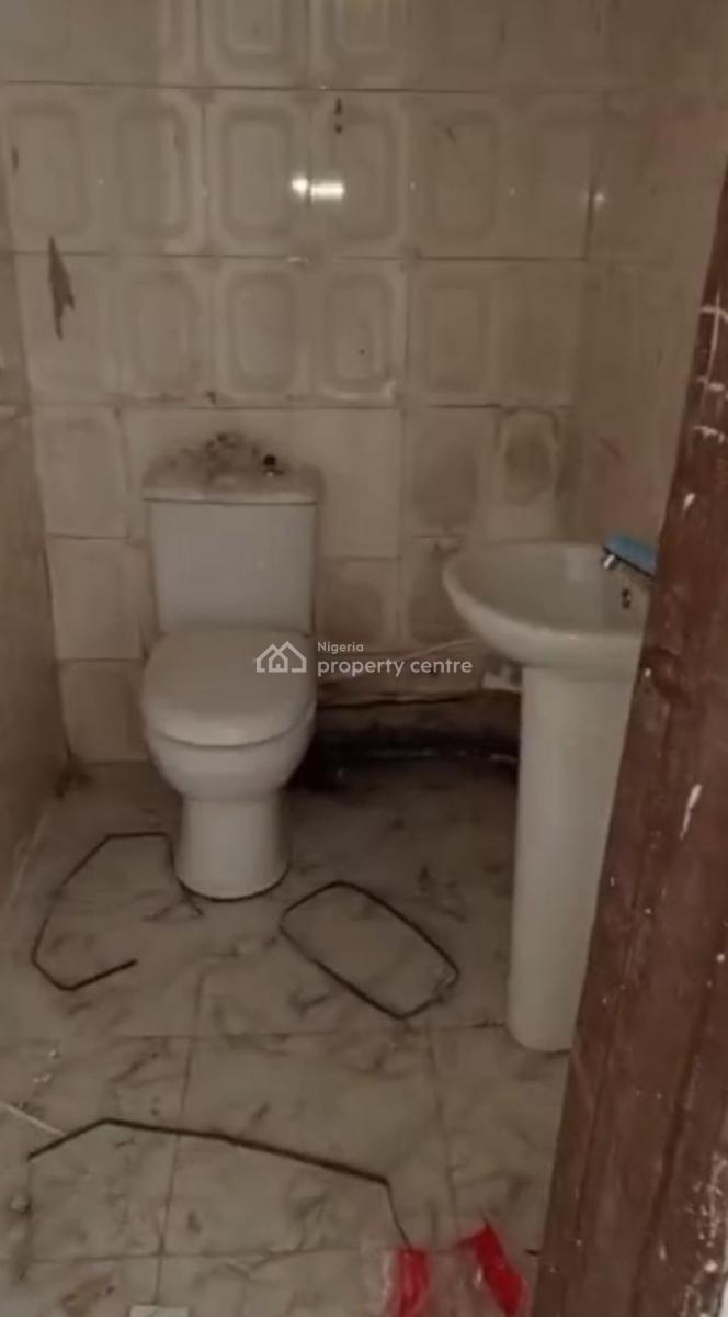 Lovely 3 Bedroom Flat, Soluyi, Gbagada, Lagos, Flat / Apartment for Rent