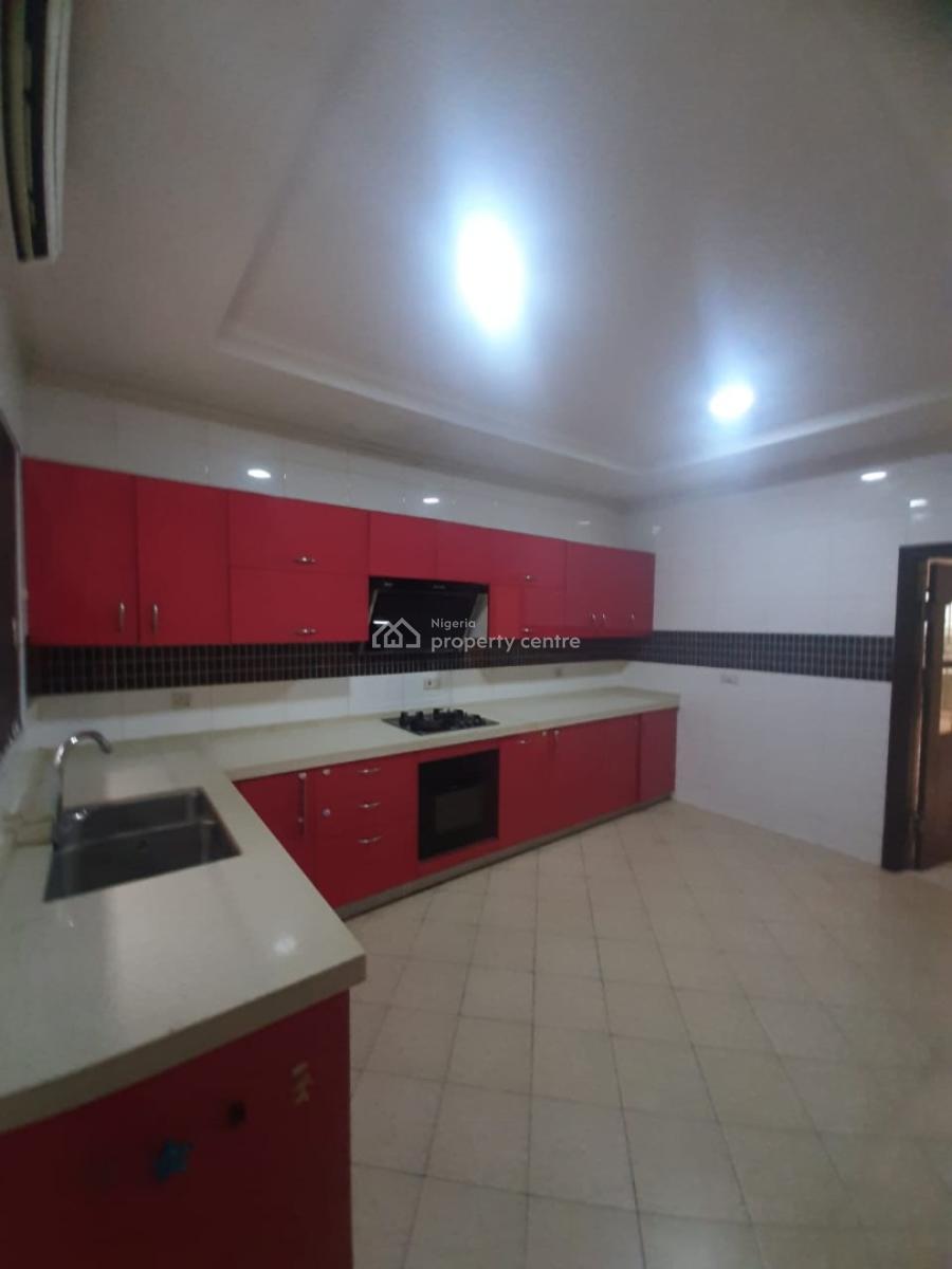 Serviced 3 Bedroom En-suite Flat with an Enclosed Fitted Kitchen/pantr, Lekki Phase 1, Lekki, Lagos, Flat / Apartment for Rent