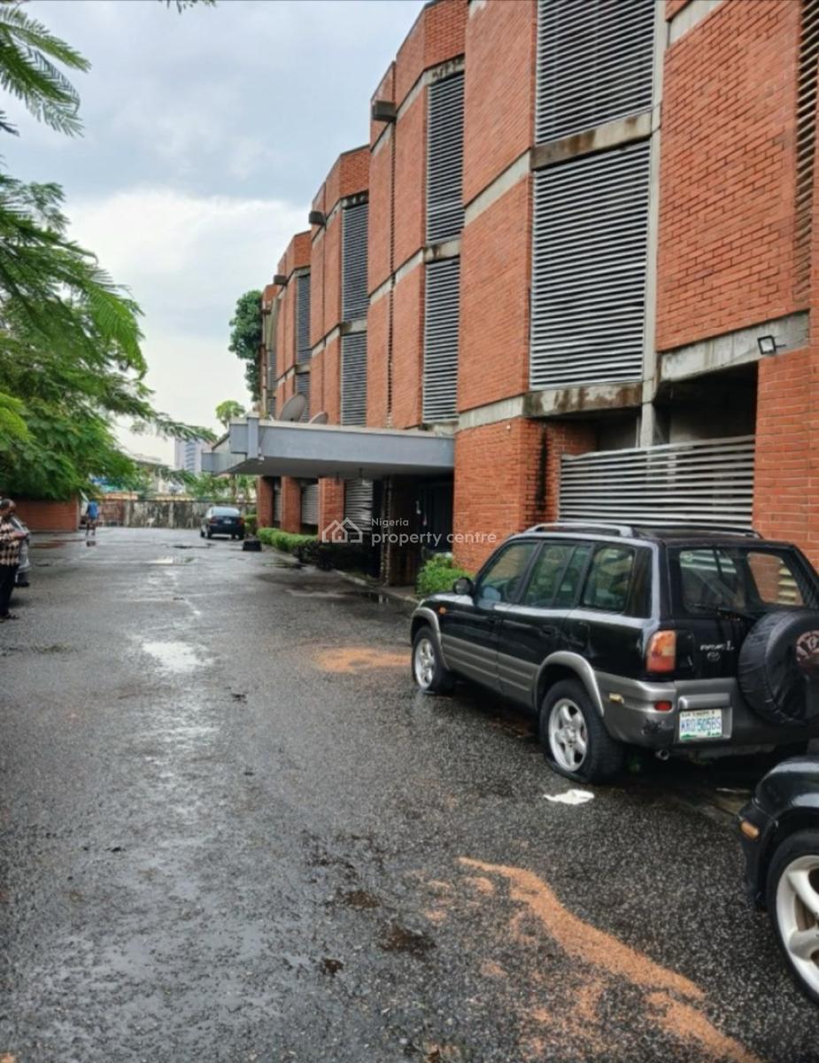 a Well Structured Hospital on 3floors on 3558sqm Land, Southwest, Ikoyi, Lagos, Commercial Property for Sale
