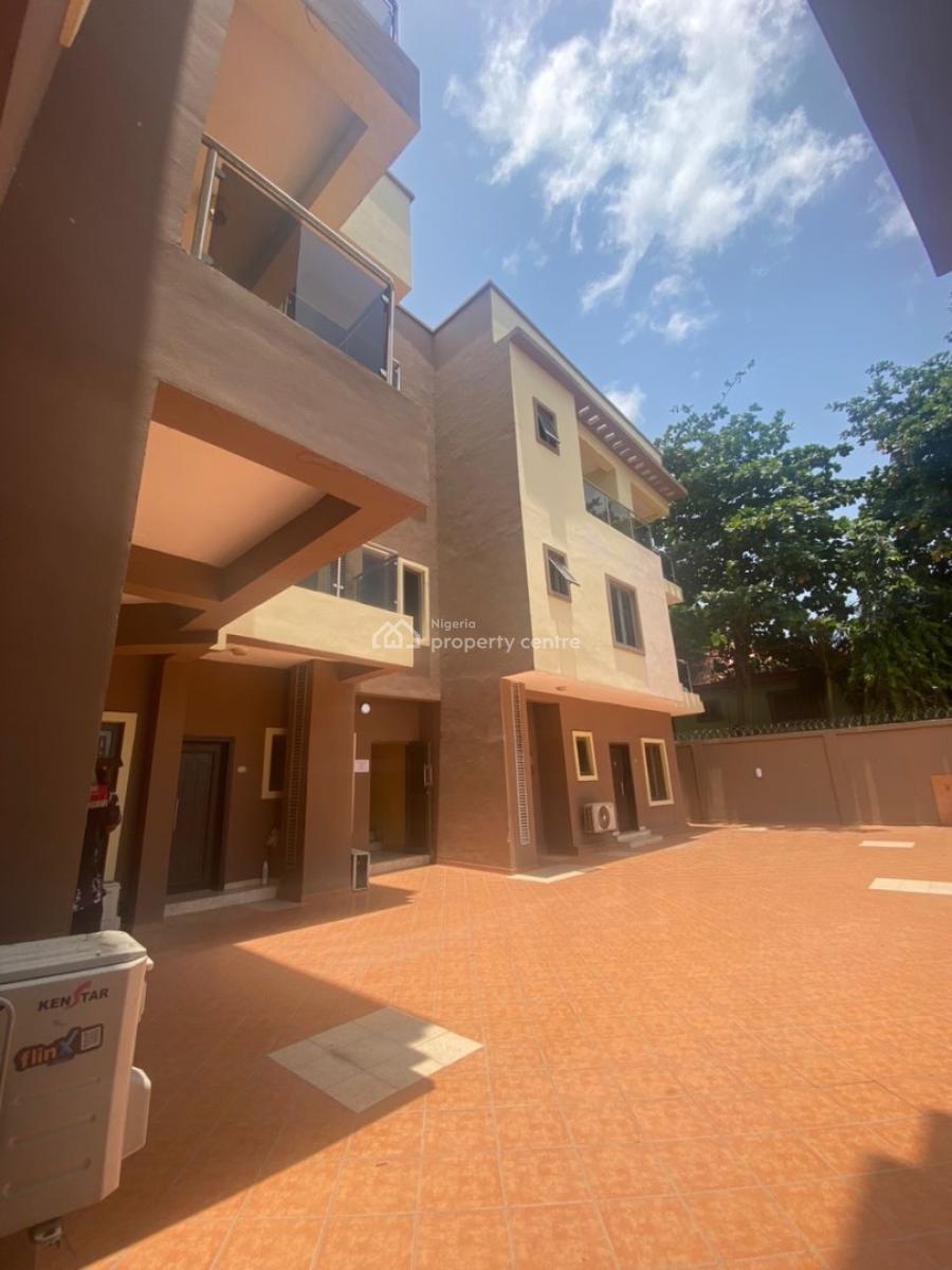 Serviced Three Bedrooms Flat, Lekki Phase 1, Lekki, Lagos, Flat / Apartment for Rent