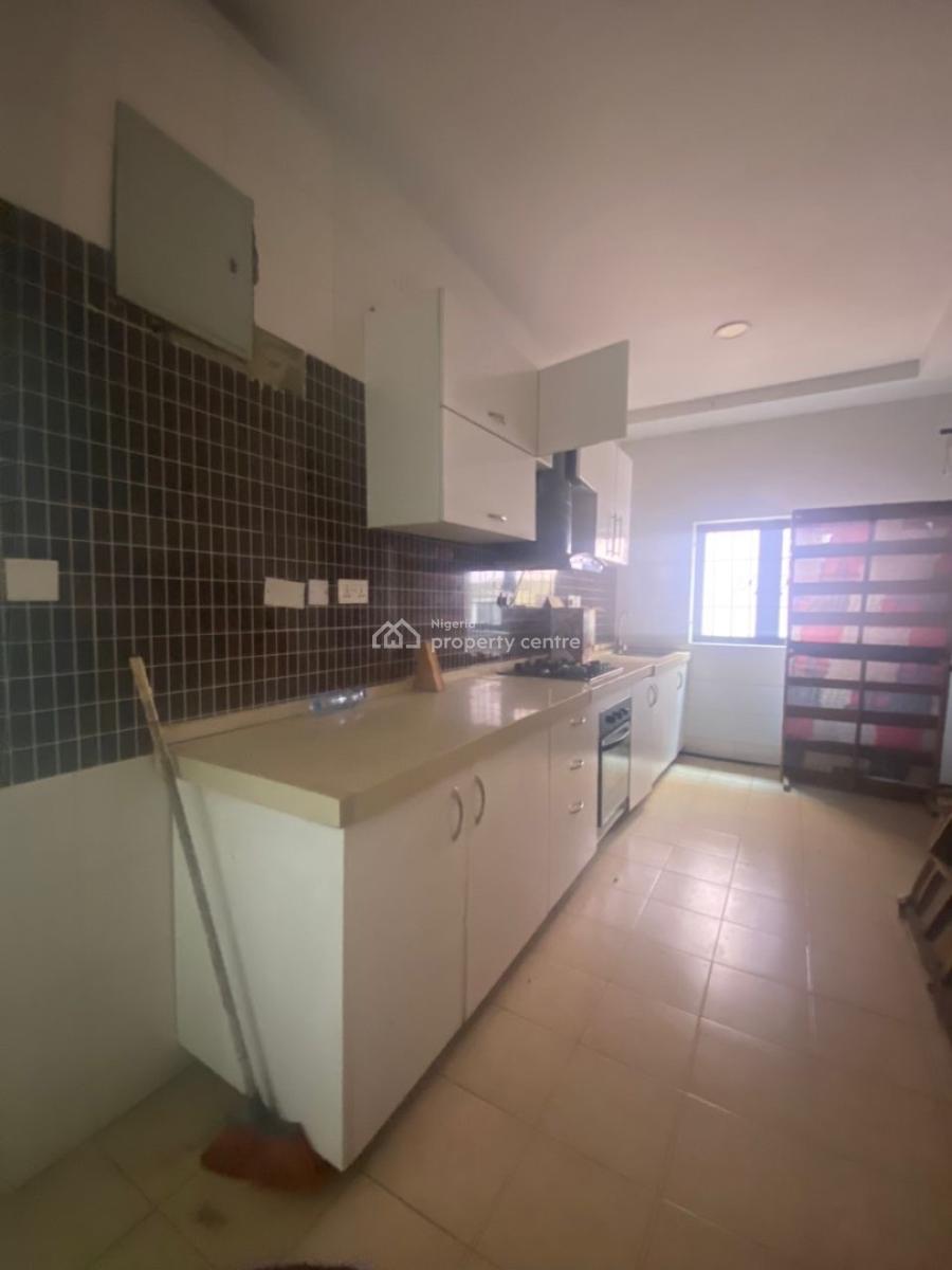 Serviced Three Bedrooms Flat, Lekki Phase 1, Lekki, Lagos, Flat / Apartment for Rent