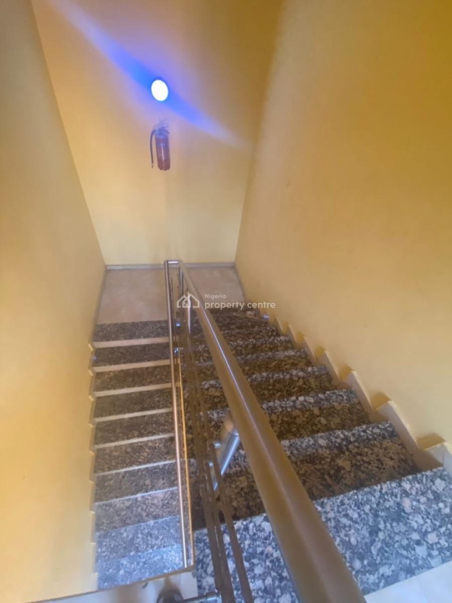 Serviced Three Bedrooms Flat, Lekki Phase 1, Lekki, Lagos, Flat / Apartment for Rent