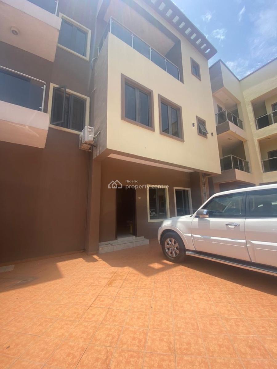 Serviced Three Bedrooms Flat, Lekki Phase 1, Lekki, Lagos, Flat / Apartment for Rent